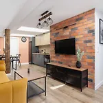 Cosy Kosciuszki Near The Main Train Station By Renters Apartment