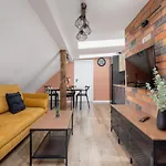 Cosy Kosciuszki Near The Main Train Station By Renters Apartment