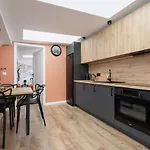 Cosy Kosciuszki Near The Main Train Station By Renters Apartment