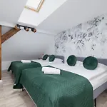 Cosy Kosciuszki Near The Main Train Station By Renters Apartment